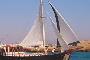 Yacht Charter-Traditional Motor Sailer 51FT_accommodation_in_Yacht_Crete_Heraklion_Stalida