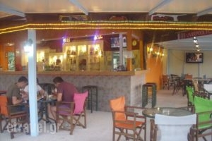 D & B's Bar & Restaurant_food_in_Caf? and Bar___Kalamaki