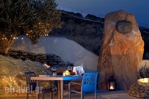 Moonrise_food_in_Caf? and Bar___Tinos