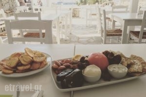 Meze On Port_food_in_Restaurant___Tourlos