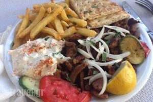 Mesogeios_food_in_Restaurant___Kokkina Chorafia
